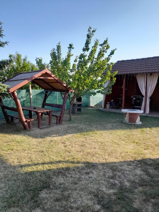 Vadrozsa Vendeghaz-Apartman Demjén Exteriér fotografie