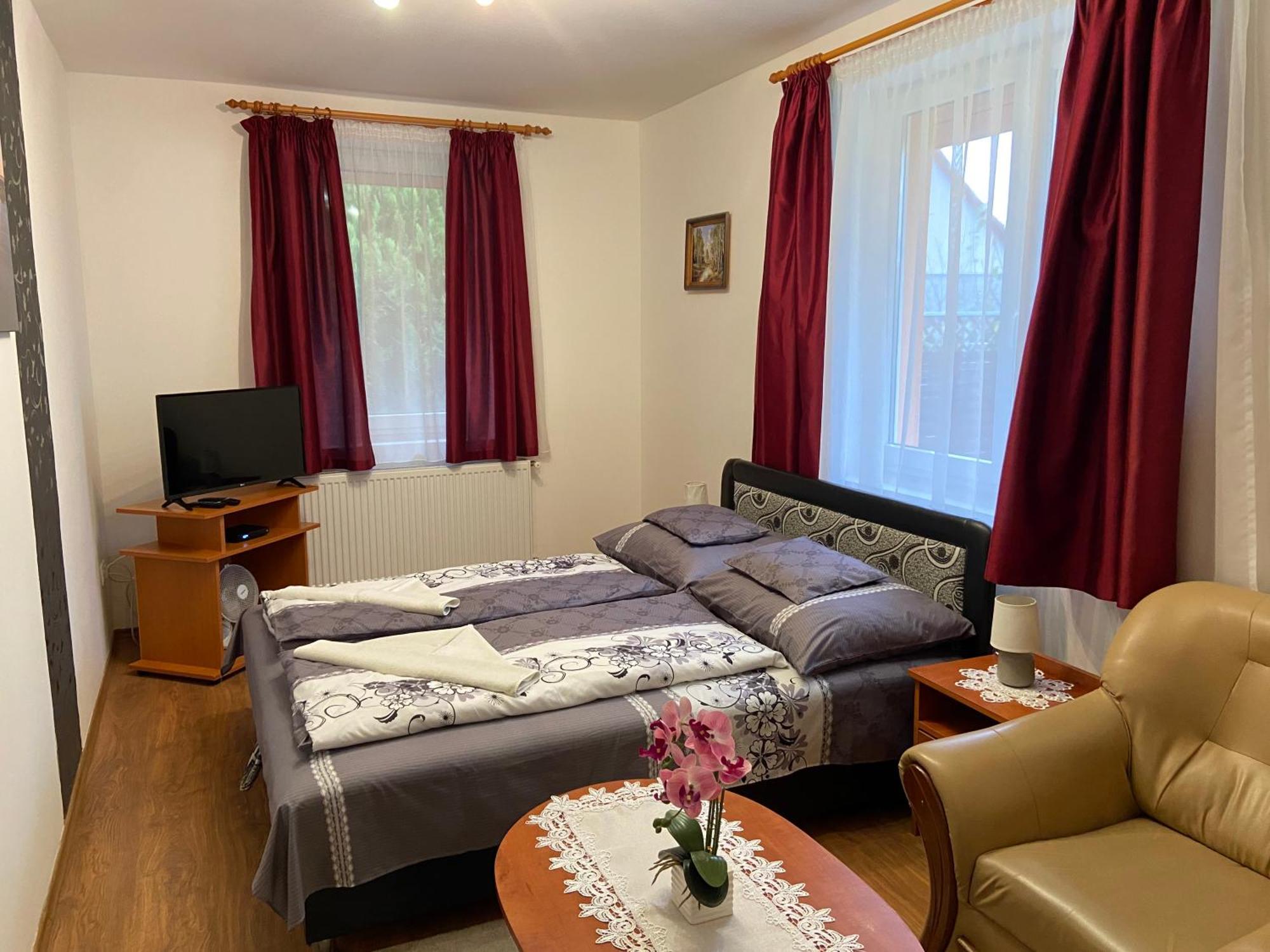 Vadrozsa Vendeghaz-Apartman Demjén Exteriér fotografie